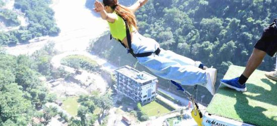 khatra-queen-nia-sharma-explores-bungee-jumping-in-rishikesh-4-920x920